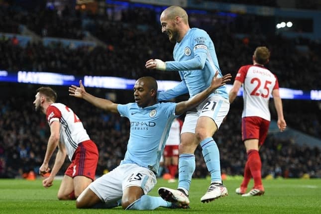 Fernandinho e David Silva - Manchester City x West Bromwich