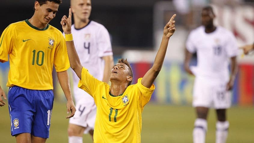 No dia 10 de agosto de 2010, Neymar fez sua estreia pela Seleção Brasileira, marcando um dos gols da vitória sobre os Estados Unidos