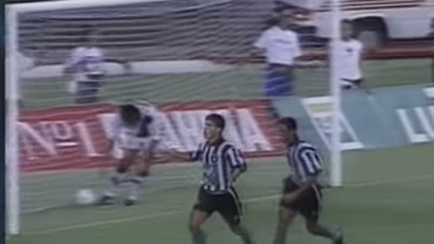 1996 - O Botafogo fez um jogo histórico no Maracanã contra o Vasco. Ganhou por 5 a 3 com reviravoltas no placar. O Glorioso foi para o intervalo perdendo por 1 a 0, mas virou para 4 a 1 e depois deixou o Cruz-Maltino encostar.