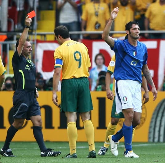 Materazzi é expulso em Itália x Austrália na Copa do Mundo de 2006