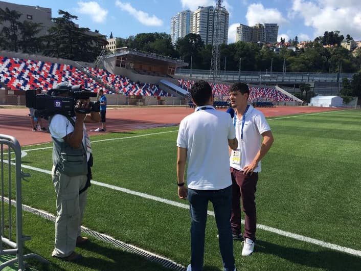 Repórter do LANCE! dá entrevista para TV da Bolívia