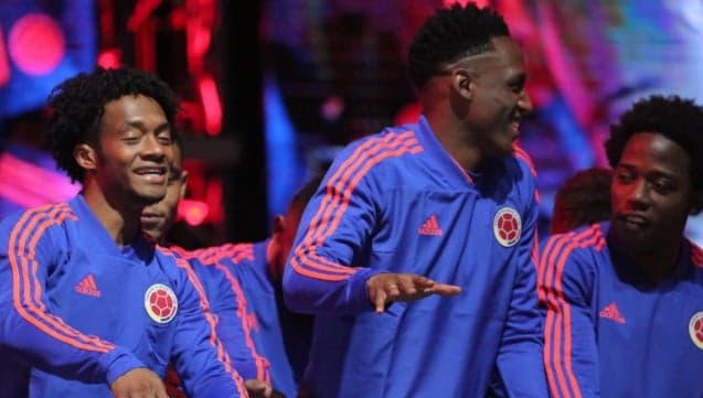 Toda a ginga de Cuadrado e Mina dançando ao som de Maluma após o jogo de despedida