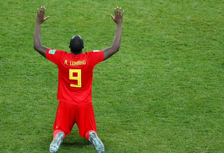 Olha o Lukaku agradecendo a classificação da Bélgica