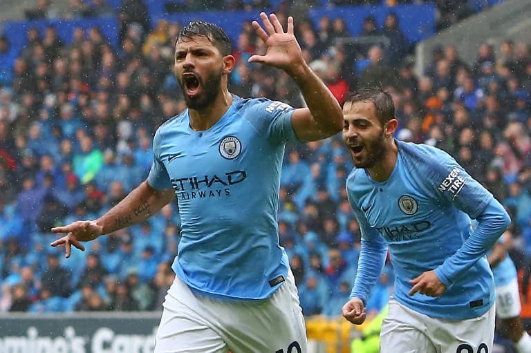 Aguero comemora gol contra o Cardiff