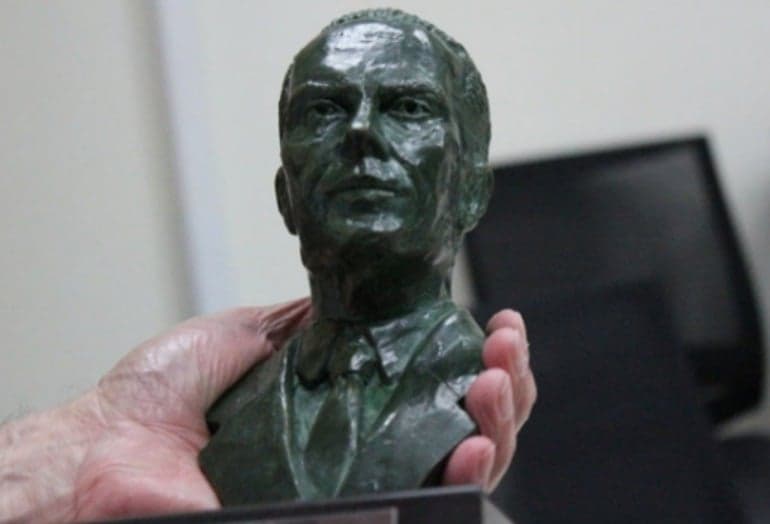 Troféu entregue ao campeão do returno do Brasileirão homenageia o ex-jornalista, escritor e técnico João Saldanha