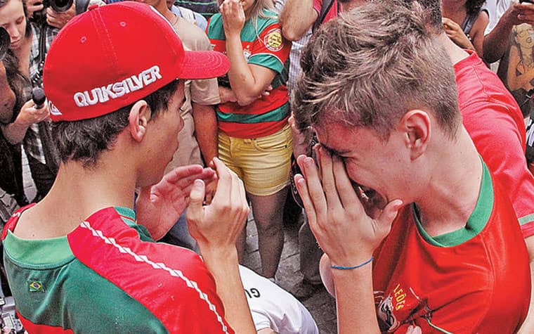 Torcedores chorando da Portuguesa