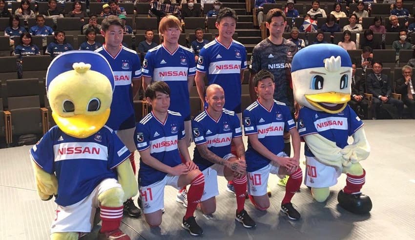 Marcos Junior é apresentado no Yokohama Marinos