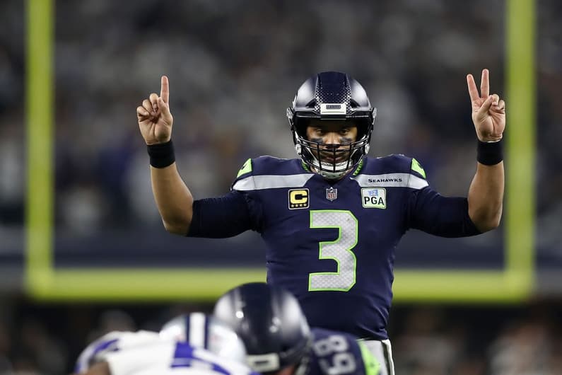 O quarterback Russell Wilson é o novo jogador mais bem pago da NFL.