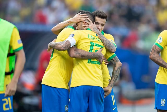 Brasil x Peru - Gol Dani Alves