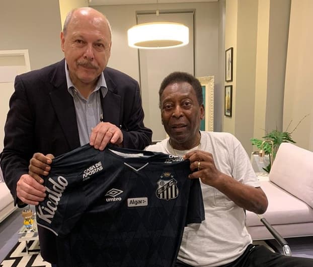 Presidente do Santos José Peres com Pelé