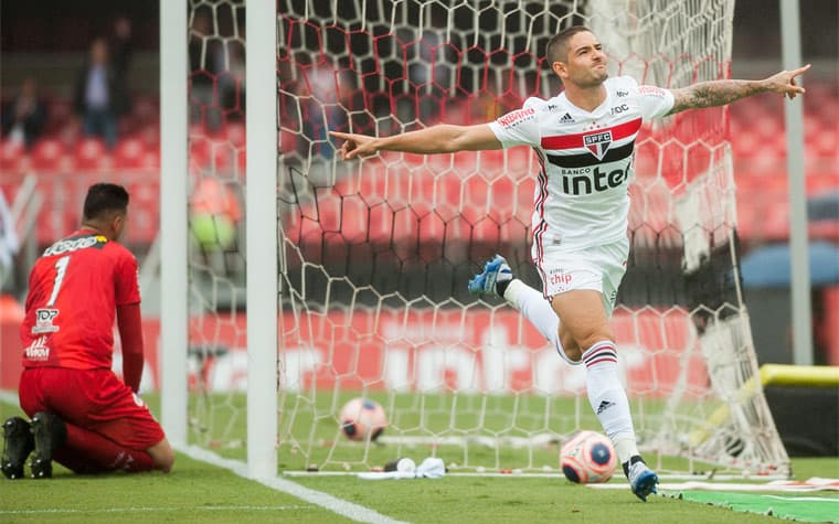 São Paulo x Ponte Preta - Alexandre Pato