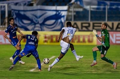 O cruzeiro não teve uma apresentação boa, se distanciando do G4 da Série B