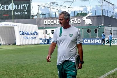 Lisca reclamou do gol mal anulado de Ademir no fim do jogo contra a Chape