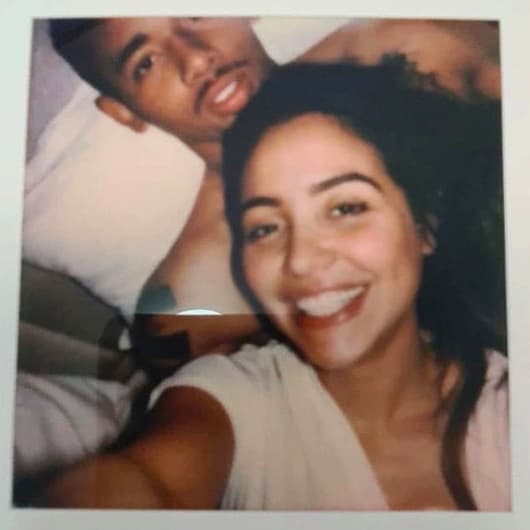 Gabriel Jesus sem camisa com mulher - The Sun (Bíblia)