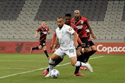 O duelo entre Furacão e Coelho não teve brilhantismo na Arena da Baixada, com os dois times muito travados no ataque