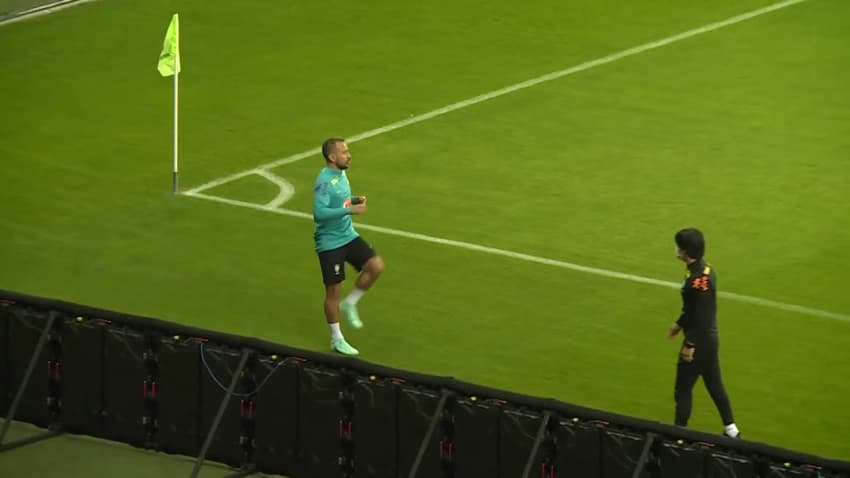 Everton Ribeiro no treino da Seleção