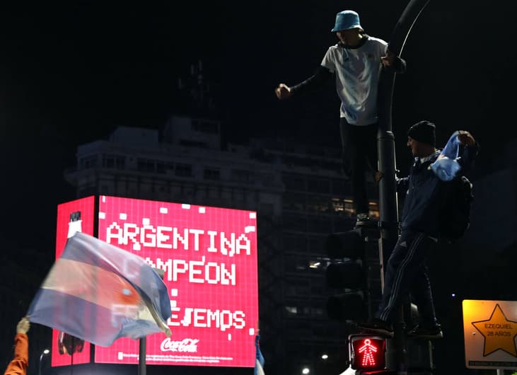 Festa da torcida argentina em Buenos Aires após título da Copa América