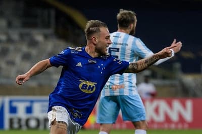 Bruno José fez o primeiro gol da Raposa e tem sido um dos poucos que se se destacam em campo