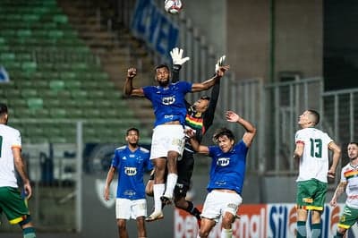 O Cruzeiro empatou o segundo jogo seguido em casa e está muito longe do G4 da Série B