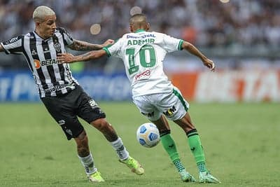 Guiherme Arana marcou o gol alvinegro no clássico diante do Coelho