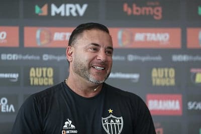 Trabalhando há uma semana com o elenco alvinegro, Antonio Mohamed foi apresentado oficialmente pelo Galo