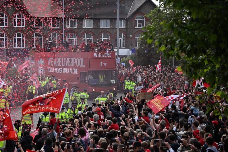 Liverpool em ônibus aberto