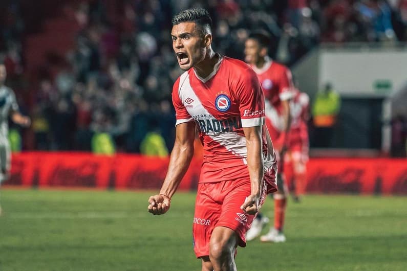 O Corinthians comprou Fausto Vera, que pertencia ao  Argentinos Juniors, em 2022