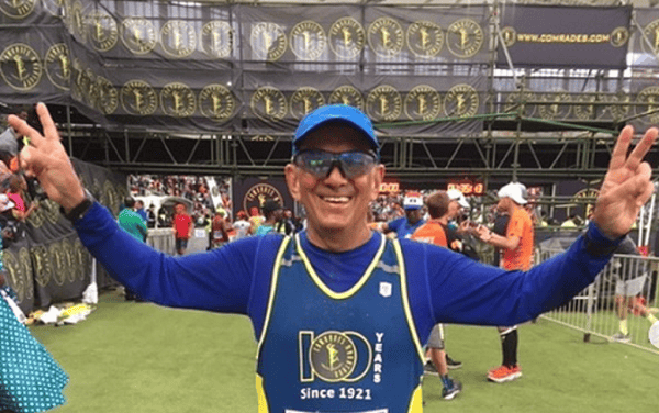 Nilson Paulo Lima, de 69 anos, completou na Comrades a incrível marca de 300 provas longas, entre maratonas e ultras. (Arquivo pessoal)