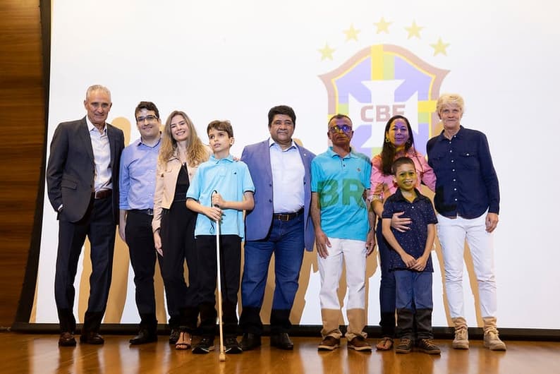 Ednaldo Rodrigues recebe Marta e os jovens João Gabriel e Pedro Maron