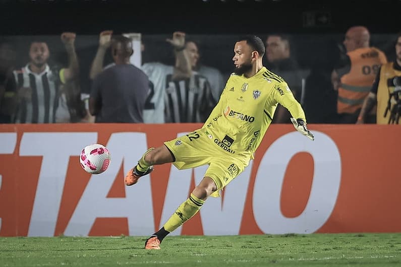 Everson defende pênalti de David Luiz aos 35 da primeira etapa, no Maracanã (Foto:Pedro Souza / Atlético)