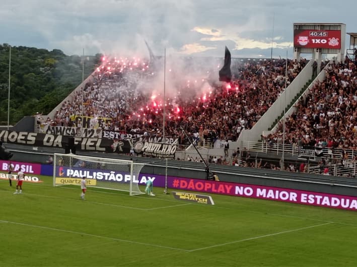 Bragantino x Corinthians - Sinalizadores