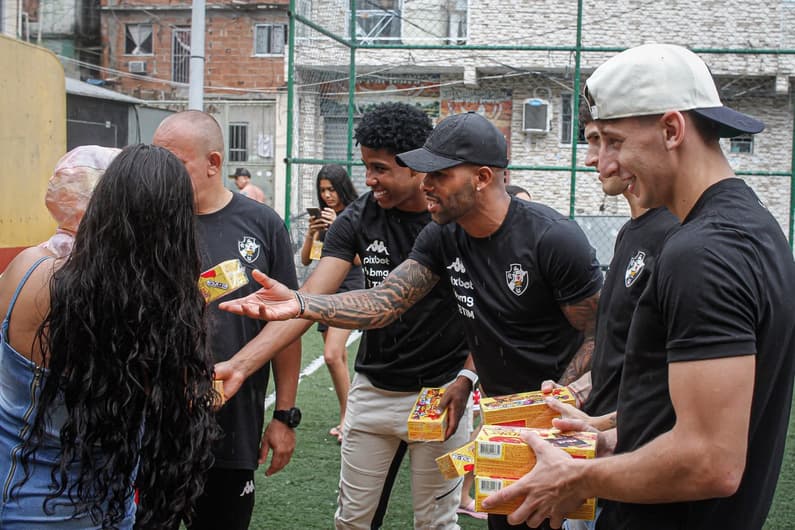 Vasco ação social na Barreira