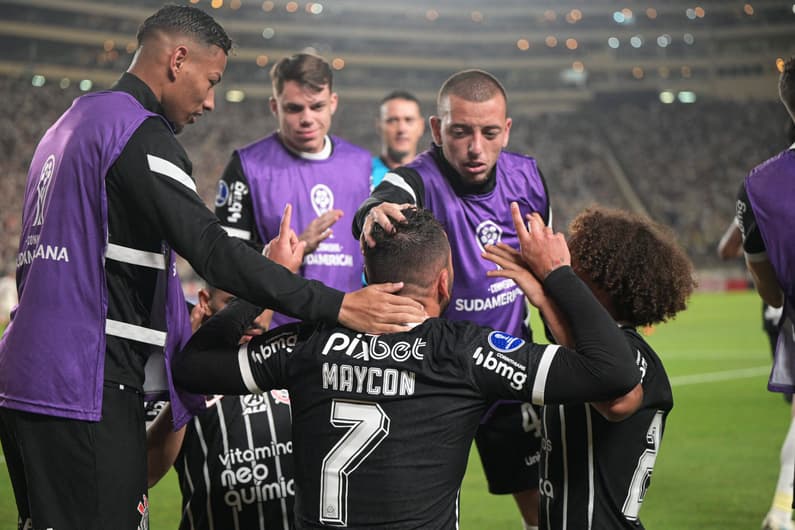 Maycon e Ryan marcaram os gols do Corinthians na classificação às oitavas de final da Sul-Americana