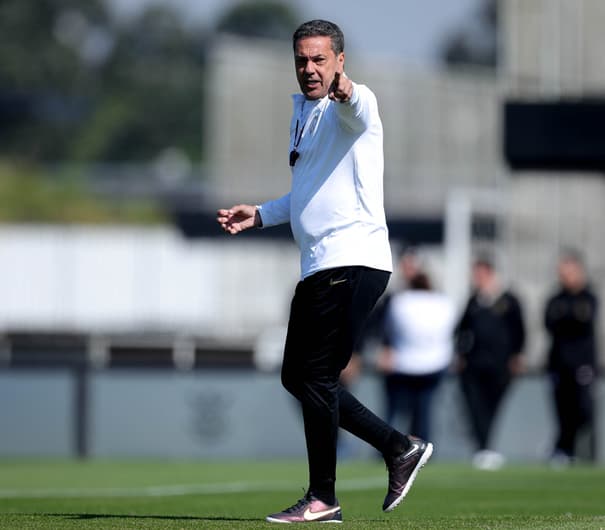 Luxemburgo vai levar os titulares do Corinthians contra o Bahia, pelo Brasileirão