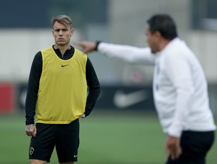 Nem mesmo a relação de respeito que Róger Guedes tem com o técnico Vanderlei Luxemburgo poderá ser capaz de fazer o atacante não sair do Corinthians