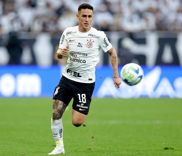 Mesmo com dificuldades em contratar, o Corinthians conseguiu a aquisção do meia Matías Rojas para a sequência da temporada