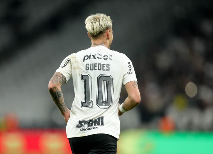 Róger Guedes em ação pelo Corinthians contra o América-MG. pela Copa do Brasil