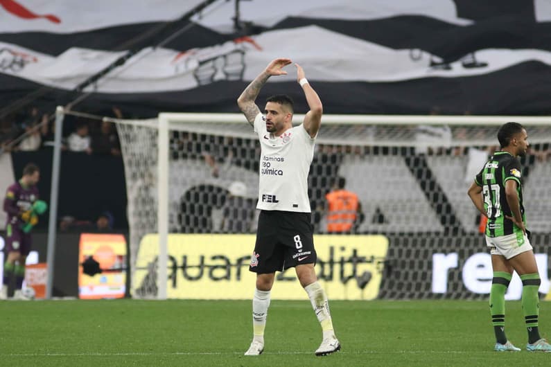 Renato Augusto fez o gol que abriu o resultado favorável ao Corinthians na classificação na Copa do Brasil 