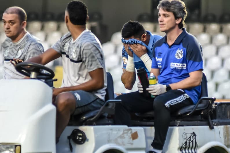 Análise: João Paulo se machucou e isso foi divisor de águas no emapte entre Santos e Botafogo.