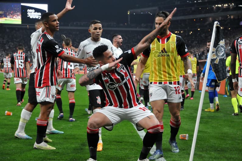 Luciano fez o gol do São Paulo contra o Corinthians na Copa do Brasil