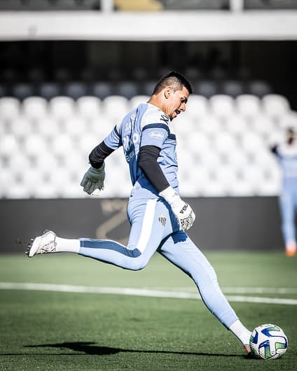 João Paulo é mais um jogador do Santos que vai cumprir suspensão contra o Fortaleza