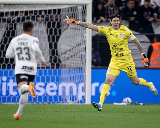 Cássio foi substituído pelo Corinthians após o intervalo