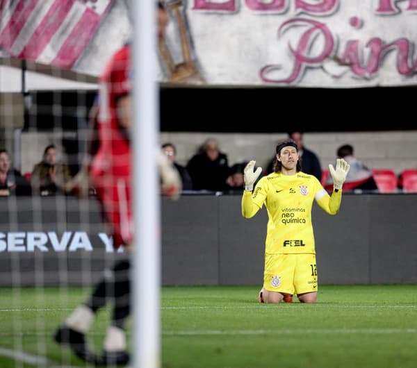 Cássio salvou o Corinthians de Luxemburgo contra o Estudiantes