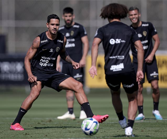 Lucas Veríssimo tem treinado com bola para fazer estreia pelo Corinthians