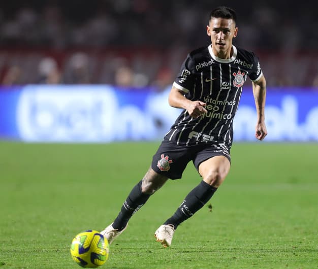 Matías Rojas levou perigo, mas não evitou a derrota do Corinthians sobre o São Paulo na semifinal da Copa do Brasil. O paraguaio foi colocado por Luxemburgo no intervalo do jogo que culiminou na eliminação do Corinthians na competição nacional