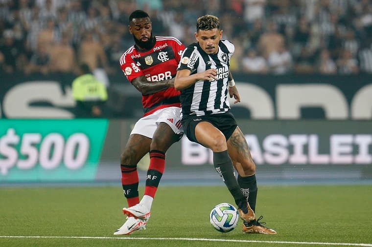 Botafogo x Flamengo - Gerson e Tiquinho