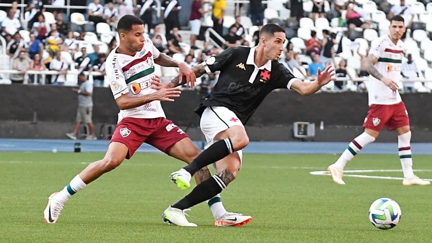 Alexsander e Praxedes durante Fluminense x Vasco pelo Campeonato Brasileiro 2023. FOTO DE MAILSON SANTANA/FLUMINENSE FC