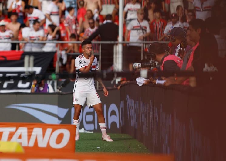 Nestor herói do título do São Paulo na Copa do Brasil