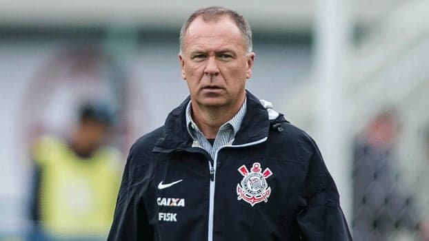 Mano Menezes não seria primeira opção para Augusto, candidato da oposição do Corinthians