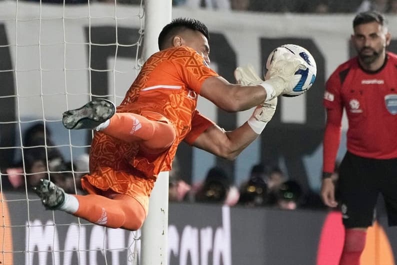 sergio-romero-garante-ter-previsto-defesa-de-penalidade-Futebol-Latino